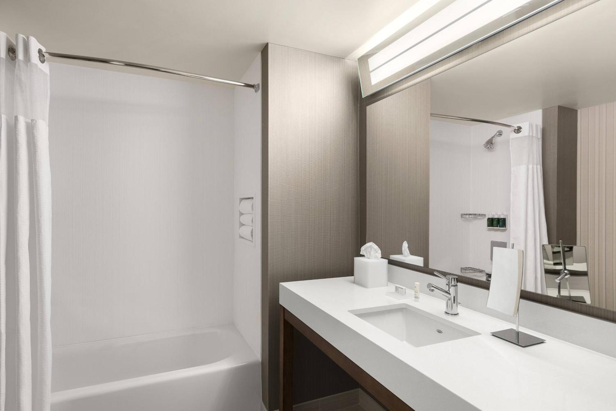 Hotel Courtyard By Marriott Seattle Northgate Extérieur photo